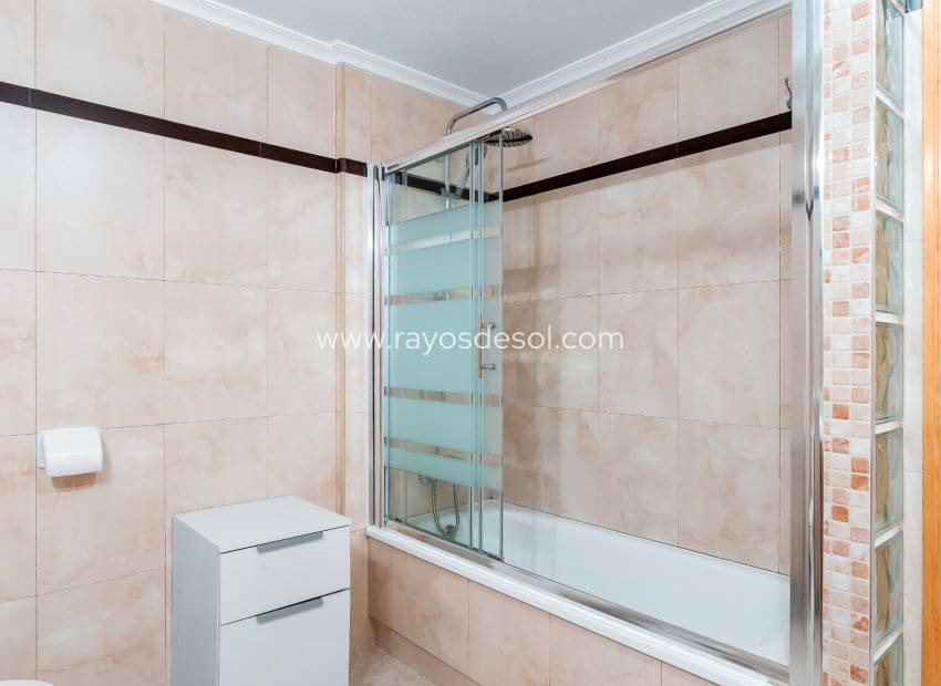 2 soveværelse Lejlighed til salg i Playa Flamenca med swimmingpool - € 215.000 (Ref: 10037607)
