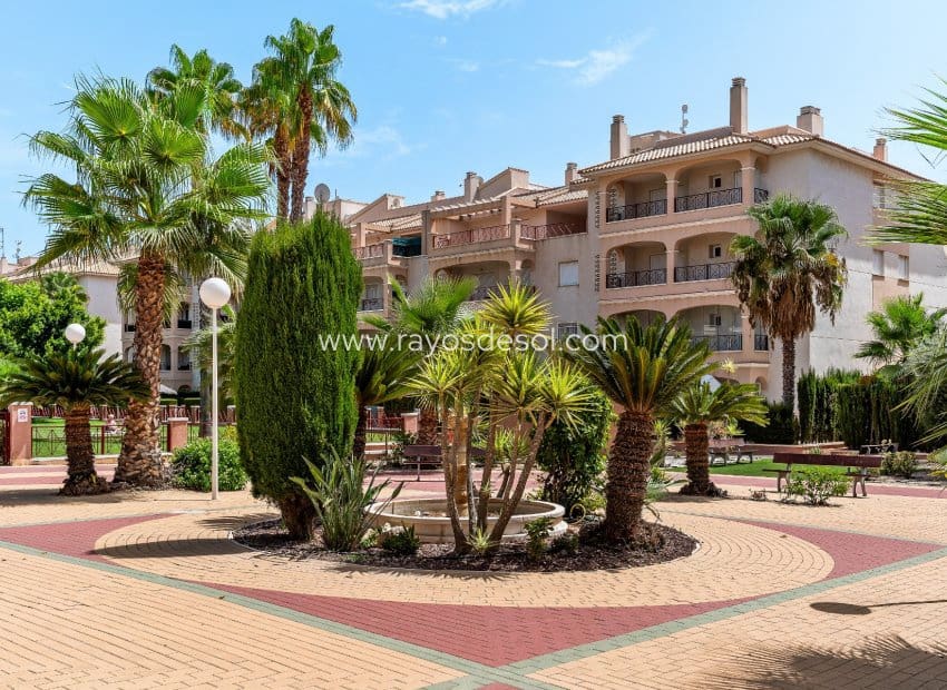 2 soveværelse Lejlighed til salg i Playa Flamenca med swimmingpool - € 215.000 (Ref: 10037607)