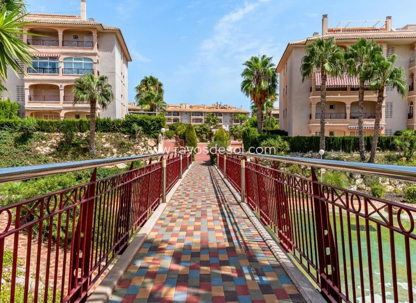 2 soveværelse Lejlighed til salg i Playa Flamenca med swimmingpool - € 215.000 (Ref: 10037607)