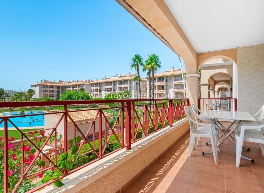 2 soveværelse Lejlighed til salg i Playa Flamenca med swimmingpool - € 215.000 (Ref: 10037607)