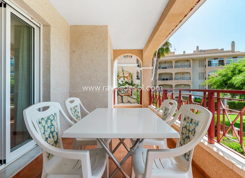 2 soveværelse Lejlighed til salg i Playa Flamenca med swimmingpool - € 215.000 (Ref: 10037607)