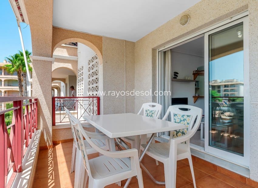 2 soveværelse Lejlighed til salg i Playa Flamenca med swimmingpool - € 215.000 (Ref: 10037607)