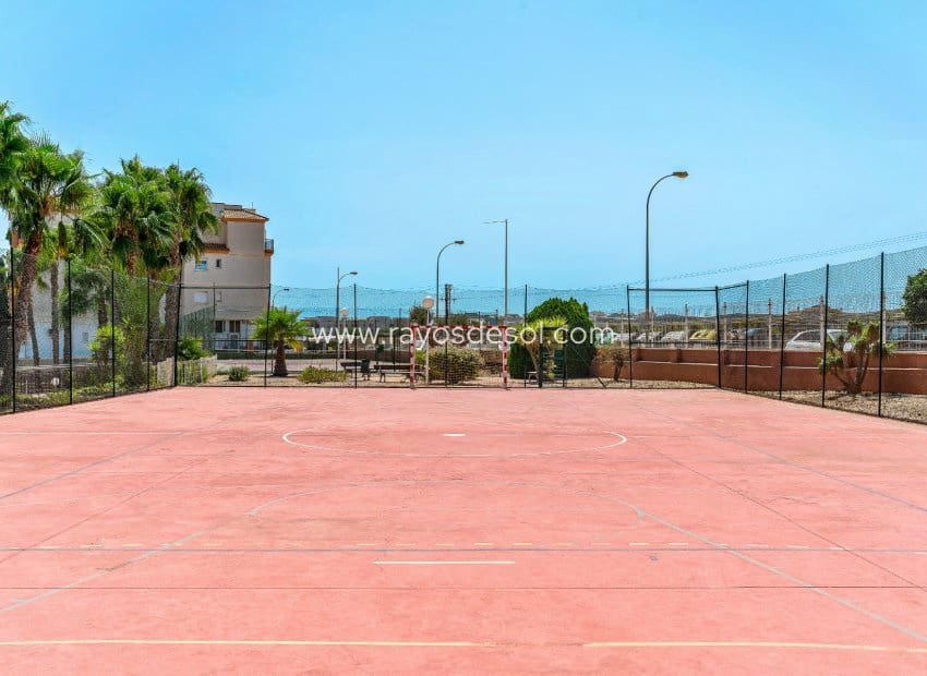 2 soveværelse Lejlighed til salg i Playa Flamenca med swimmingpool - € 215.000 (Ref: 10037607)