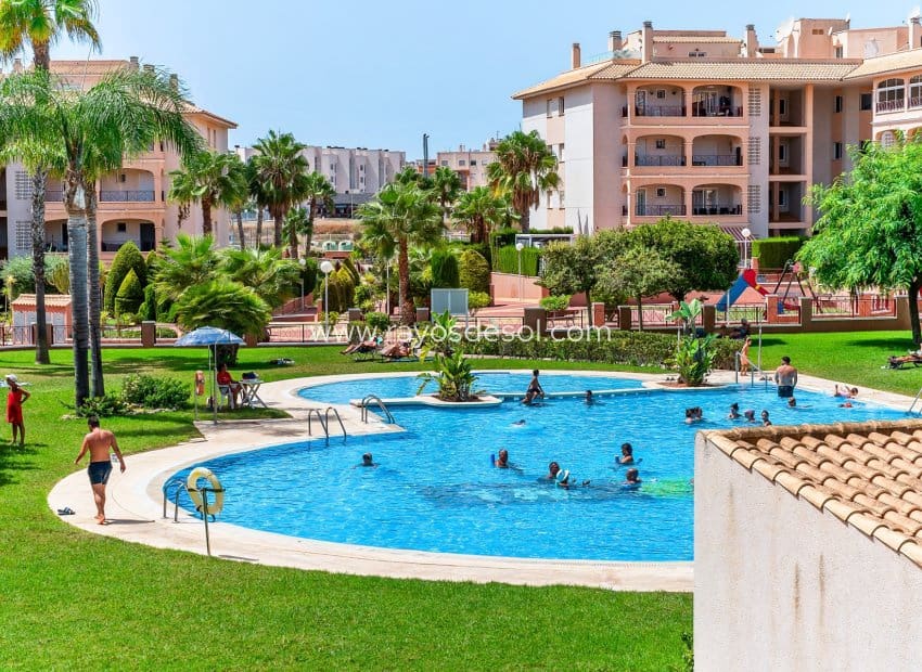 2 soveværelse Lejlighed til salg i Playa Flamenca med swimmingpool - € 215.000 (Ref: 10037607)