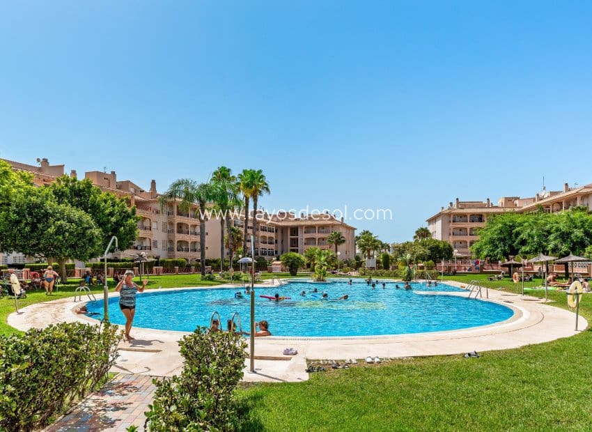 2 soveværelse Lejlighed til salg i Playa Flamenca med swimmingpool - € 215.000 (Ref: 10037607)