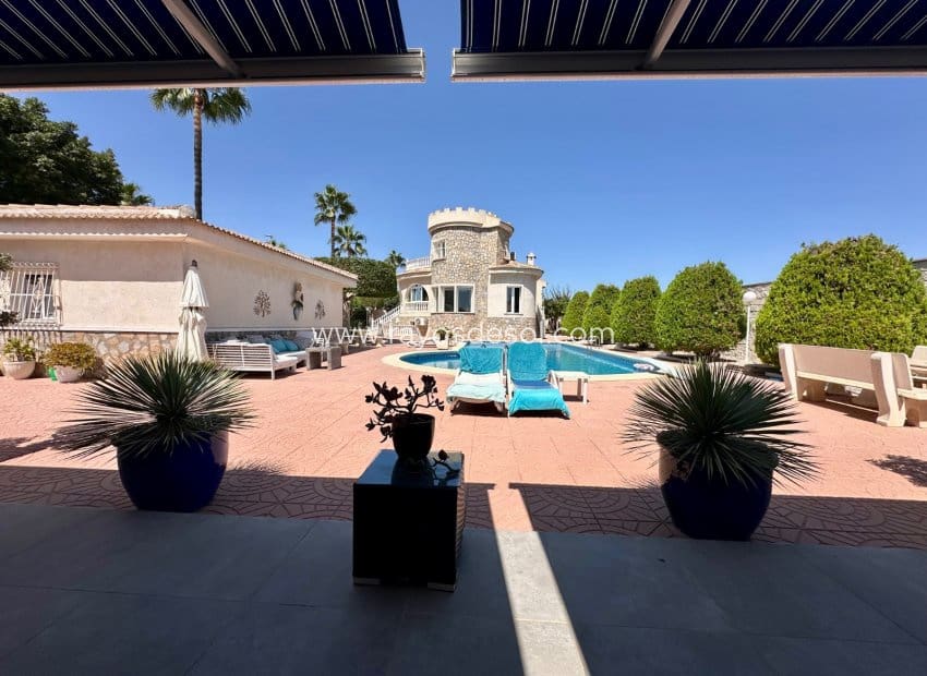 Chalet de 6 habitaciones en Doña Pepa en venta con piscina - 845.000 € (Ref: 10055592)
