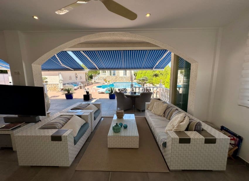 Chalet de 6 habitaciones en Doña Pepa en venta con piscina - 845.000 € (Ref: 10055592)