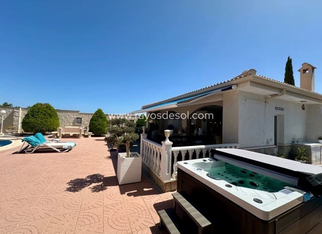 Chalet de 6 habitaciones en Doña Pepa, Rojales en venta con piscina - 845.000 € (Ref: 10055592)