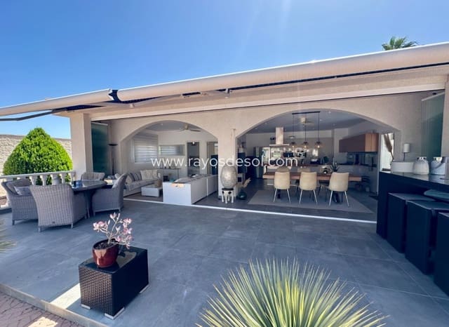 Chalet de 6 habitaciones en Doña Pepa, Rojales en venta con piscina - 845.000 € (Ref: 10055592)
