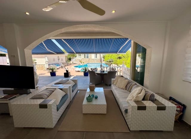 Chalet de 6 habitaciones en Doña Pepa, Rojales en venta con piscina - 845.000 € (Ref: 10055592)