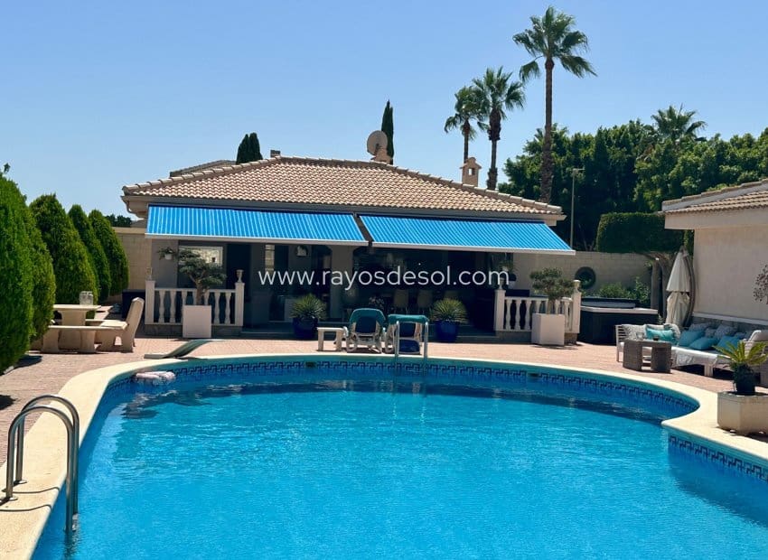 Chalet de 6 habitaciones en Doña Pepa en venta con piscina - 845.000 € (Ref: 10055592)