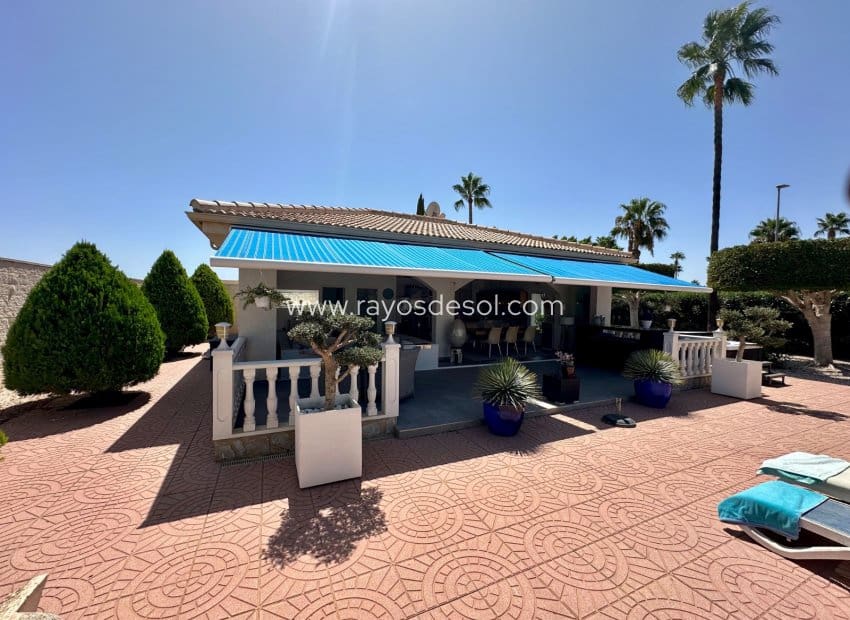 Chalet de 6 habitaciones en Doña Pepa en venta con piscina - 845.000 € (Ref: 10055592)