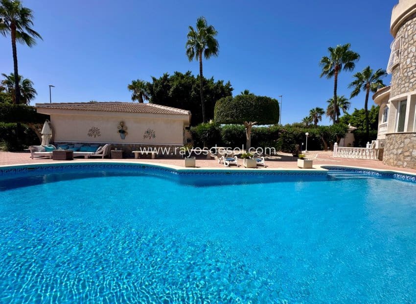 Chalet de 6 habitaciones en Doña Pepa en venta con piscina - 845.000 € (Ref: 10055592)