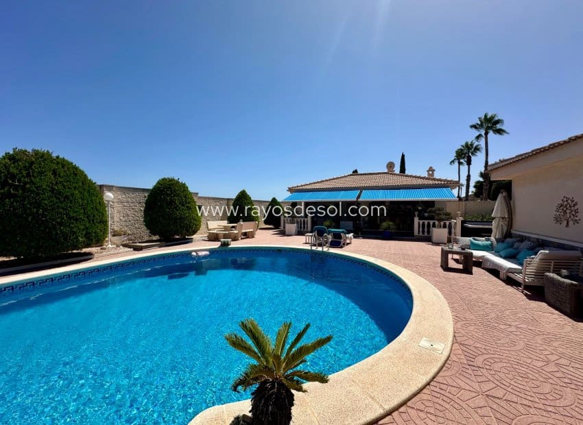 Chalet de 6 habitaciones en Doña Pepa en venta con piscina - 845.000 € (Ref: 10055592)