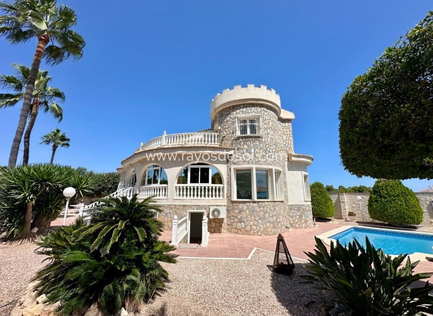 Chalet de 6 habitaciones en Doña Pepa en venta con piscina - 845.000 € (Ref: 10055592)