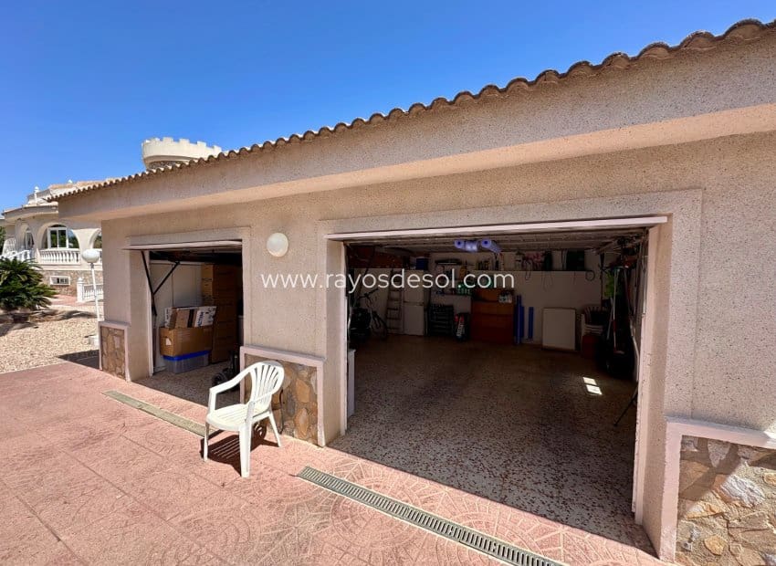 Chalet de 6 habitaciones en Doña Pepa en venta con piscina - 845.000 € (Ref: 10055592)