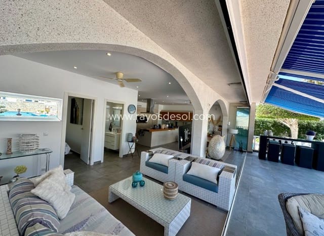 Chalet de 6 habitaciones en Doña Pepa, Rojales en venta con piscina - 845.000 € (Ref: 10055592)