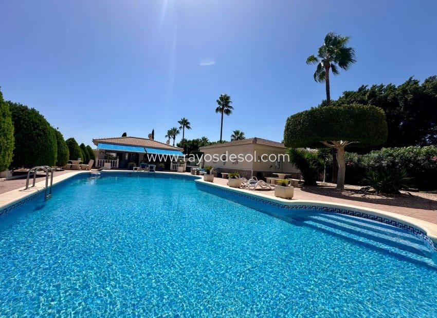 Chalet de 6 habitaciones en Doña Pepa en venta con piscina - 845.000 € (Ref: 10055592)