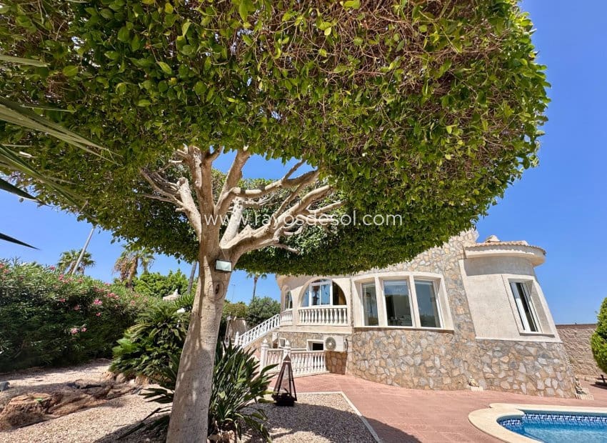 Chalet de 6 habitaciones en Doña Pepa en venta con piscina - 845.000 € (Ref: 10055592)