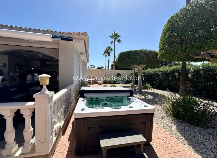 Chalet de 6 habitaciones en Doña Pepa en venta con piscina - 845.000 € (Ref: 10055592)