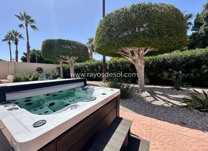 Chalet de 6 habitaciones en Doña Pepa en venta con piscina - 845.000 € (Ref: 10055592)