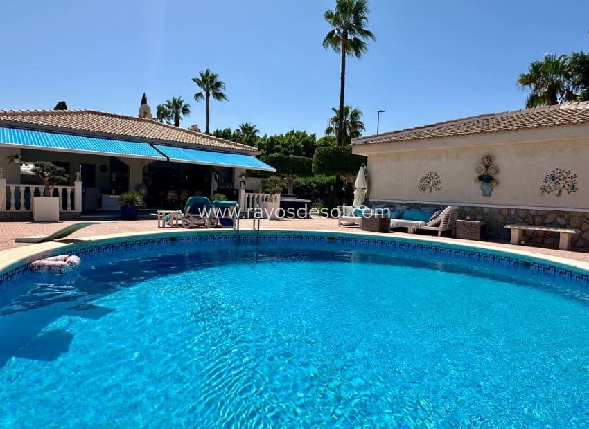 Chalet de 6 habitaciones en Doña Pepa en venta con piscina - 845.000 € (Ref: 10055592)