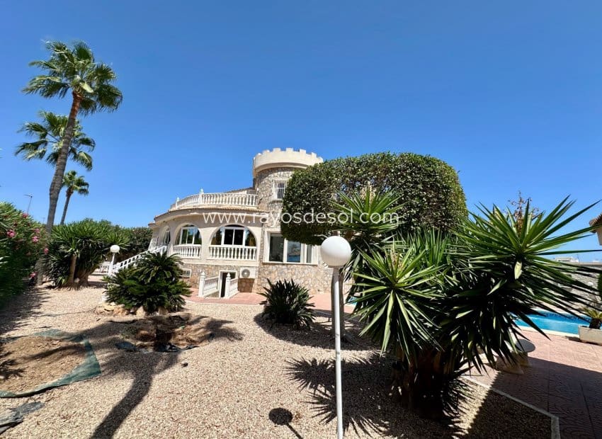 Chalet de 6 habitaciones en Doña Pepa en venta con piscina - 845.000 € (Ref: 10055592)