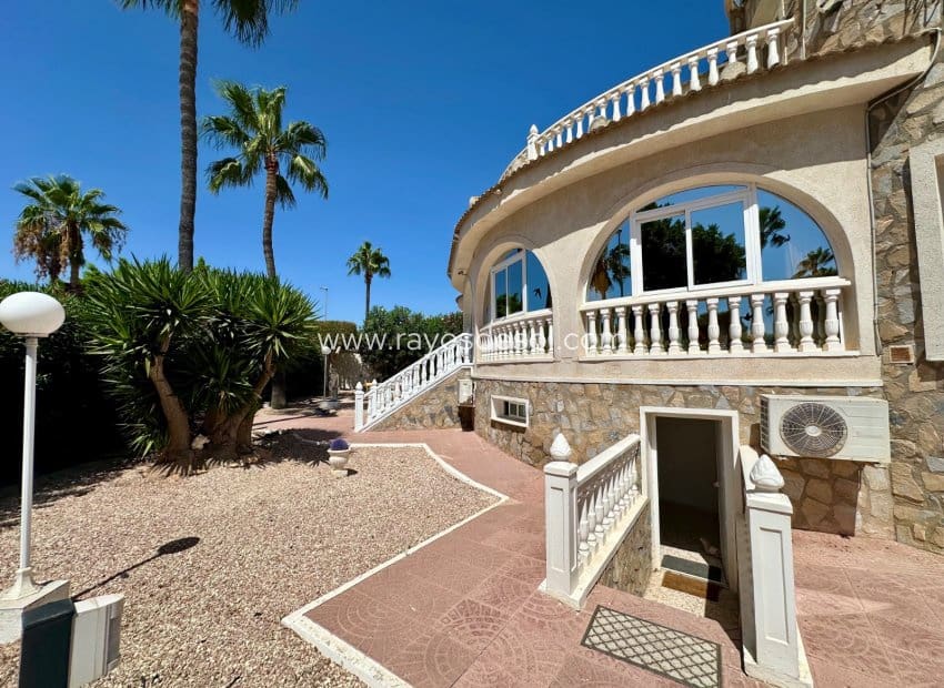 Chalet de 6 habitaciones en Doña Pepa en venta con piscina - 845.000 € (Ref: 10055592)