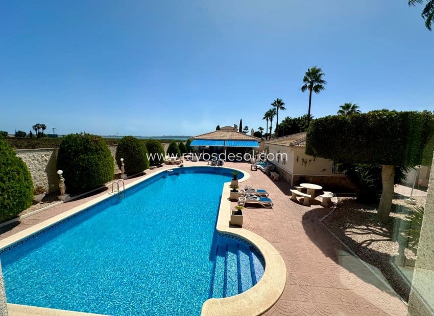 Chalet de 6 habitaciones en Doña Pepa en venta con piscina - 845.000 € (Ref: 10055592)