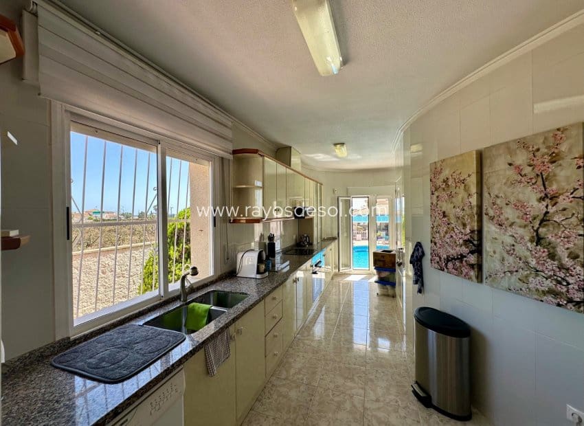 Chalet de 6 habitaciones en Doña Pepa en venta con piscina - 845.000 € (Ref: 10055592)