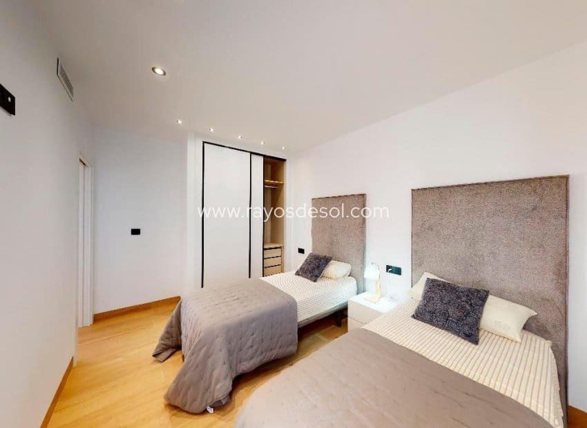 5 bedroom Villa for sale in Finestrat with pool - € 859,900 (Ref: 10055596)
