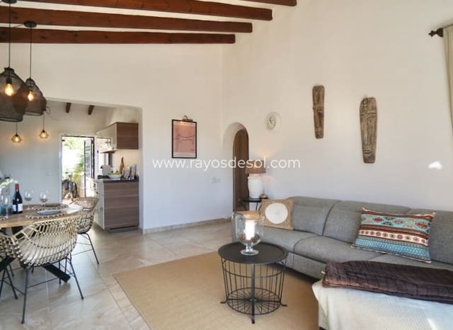 5 soverom Villa til salgs i Moraira, Teulada-Moraira med svømmebasseng - € 749 000 (Ref: 10055599)