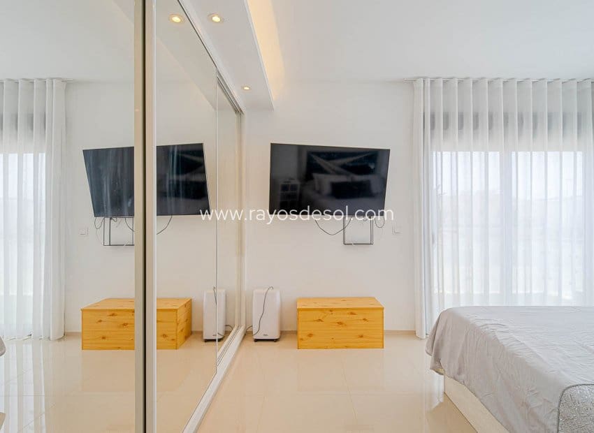 4 bedroom Villa for sale in Ciudad Quesada with pool - € 525,000 (Ref: 10055600)