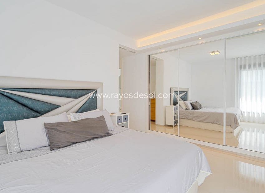 4 bedroom Villa for sale in Ciudad Quesada with pool - € 525,000 (Ref: 10055600)