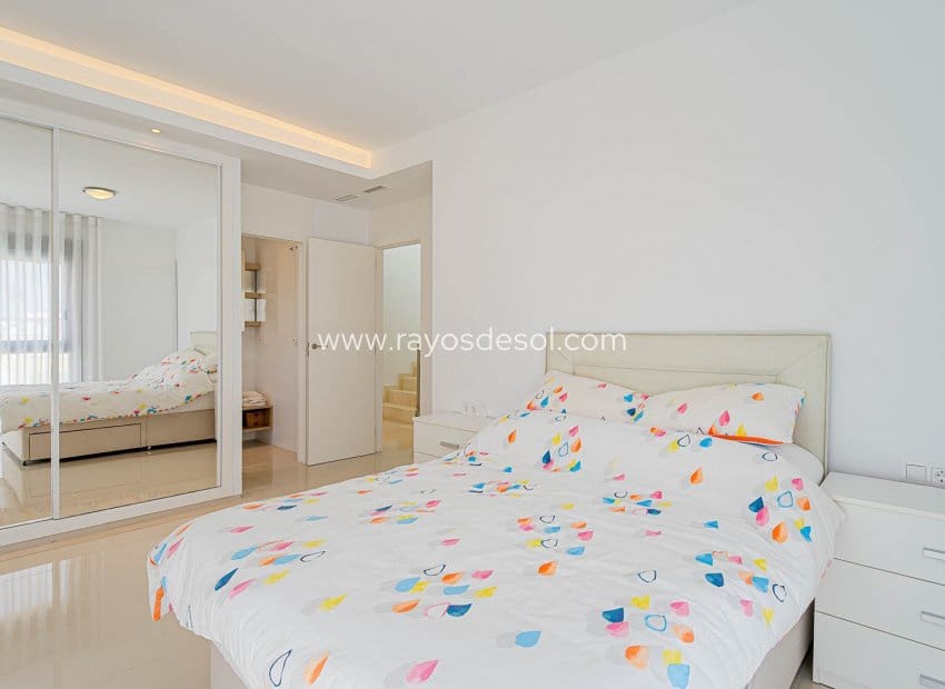 4 bedroom Villa for sale in Ciudad Quesada with pool - € 525,000 (Ref: 10055600)