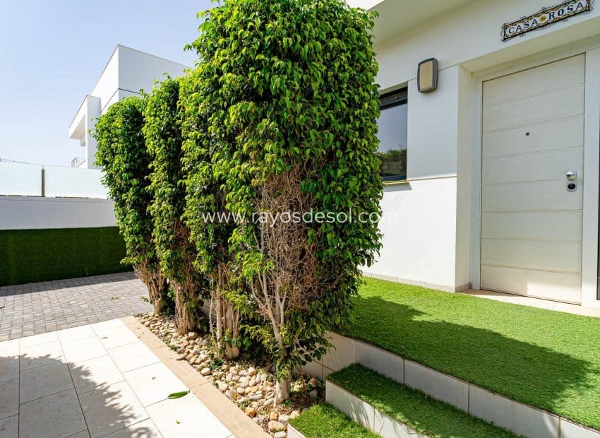 4 bedroom Villa for sale in Ciudad Quesada with pool - € 525,000 (Ref: 10055600)
