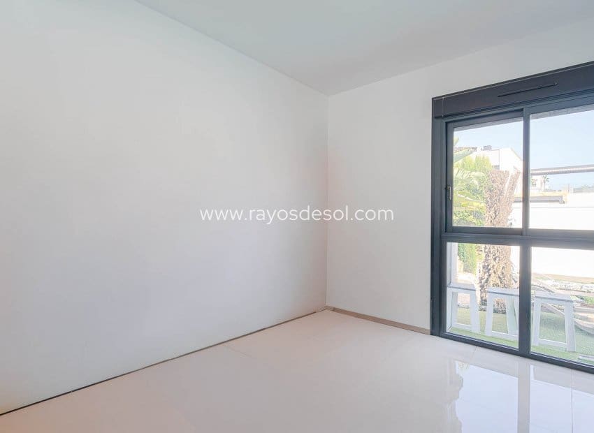 4 bedroom Villa for sale in Ciudad Quesada with pool - € 525,000 (Ref: 10055600)