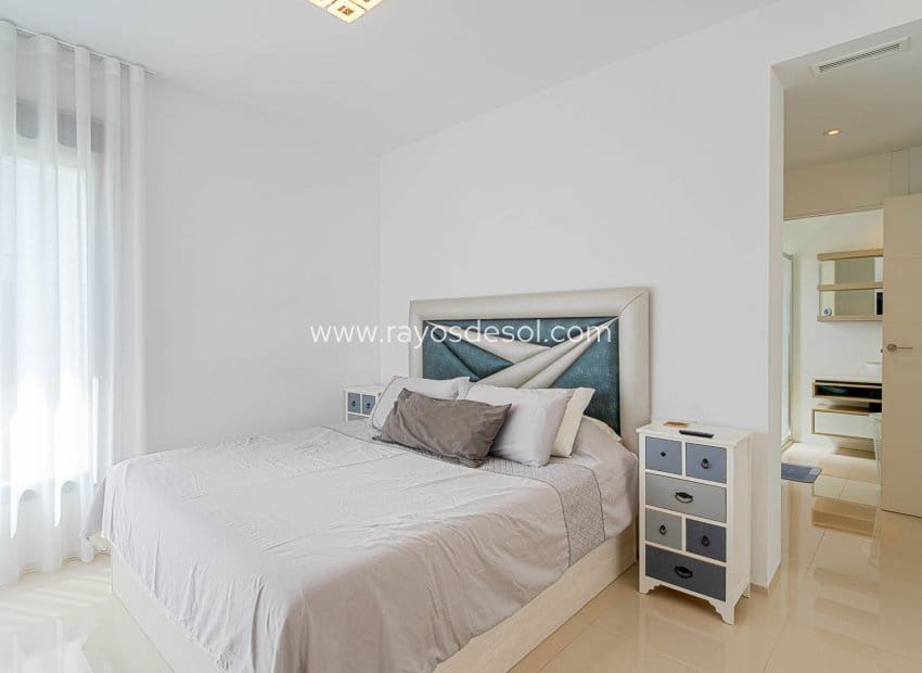 4 bedroom Villa for sale in Ciudad Quesada with pool - € 525,000 (Ref: 10055600)