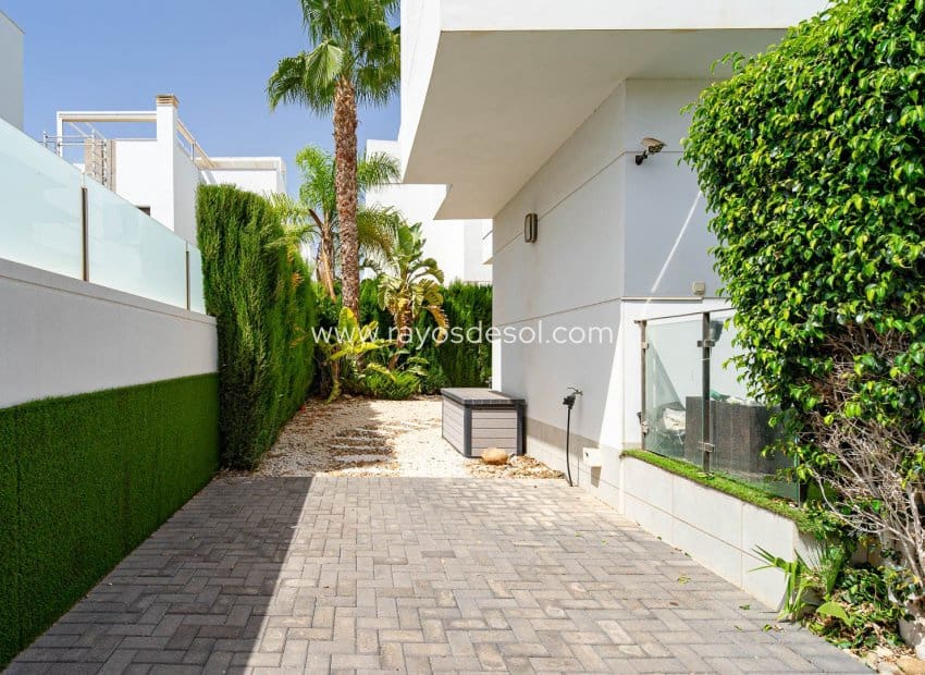 4 bedroom Villa for sale in Ciudad Quesada with pool - € 525,000 (Ref: 10055600)