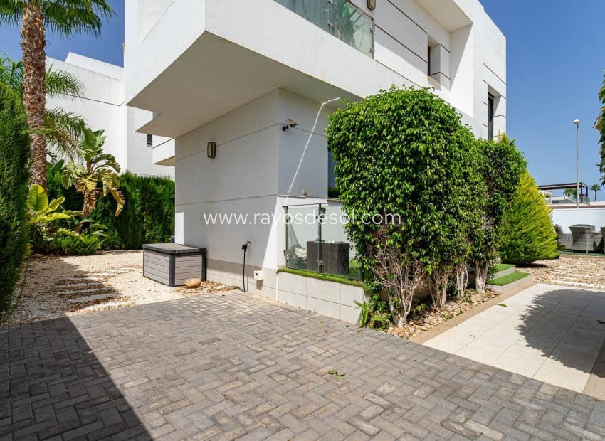 4 bedroom Villa for sale in Ciudad Quesada with pool - € 525,000 (Ref: 10055600)