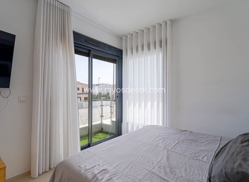 4 bedroom Villa for sale in Ciudad Quesada with pool - € 525,000 (Ref: 10055600)
