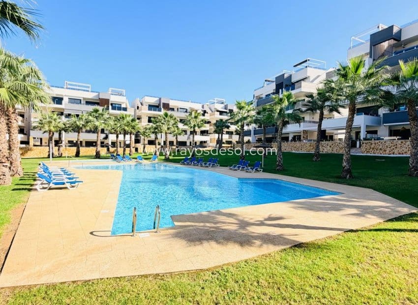 2 bedroom Apartment for sale in Los Altos with pool garage - € 287,500 (Ref: 10065687)