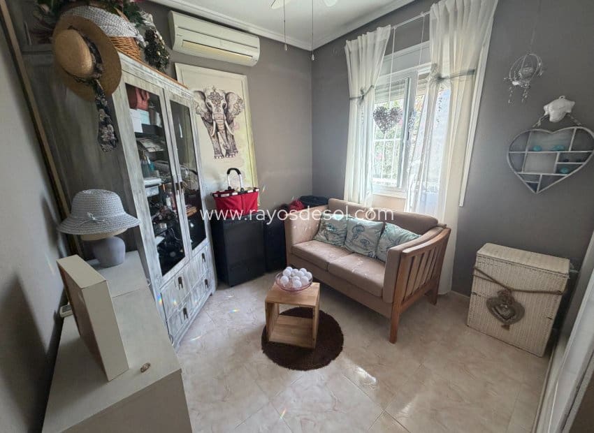 3 Zimmer Villa zu verkaufen in Lo Pepin mit Pool - 399.000 € (Ref: 10070211)