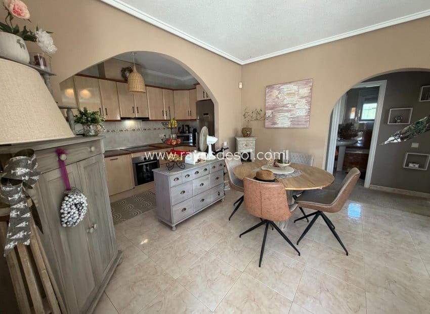 3 Zimmer Villa zu verkaufen in Lo Pepin mit Pool - 399.000 € (Ref: 10070211)
