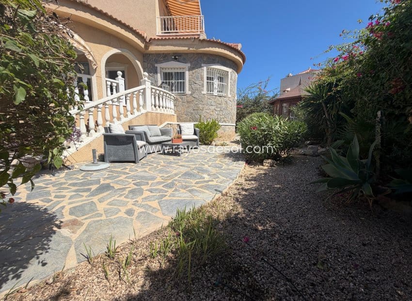 3 Zimmer Villa zu verkaufen in Lo Pepin mit Pool - 399.000 € (Ref: 10070211)