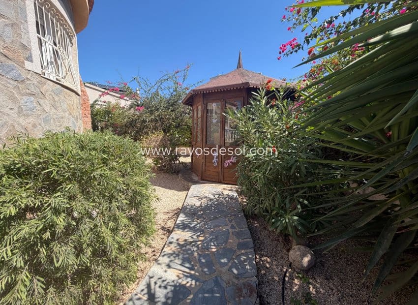 3 Zimmer Villa zu verkaufen in Lo Pepin mit Pool - 399.000 € (Ref: 10070211)