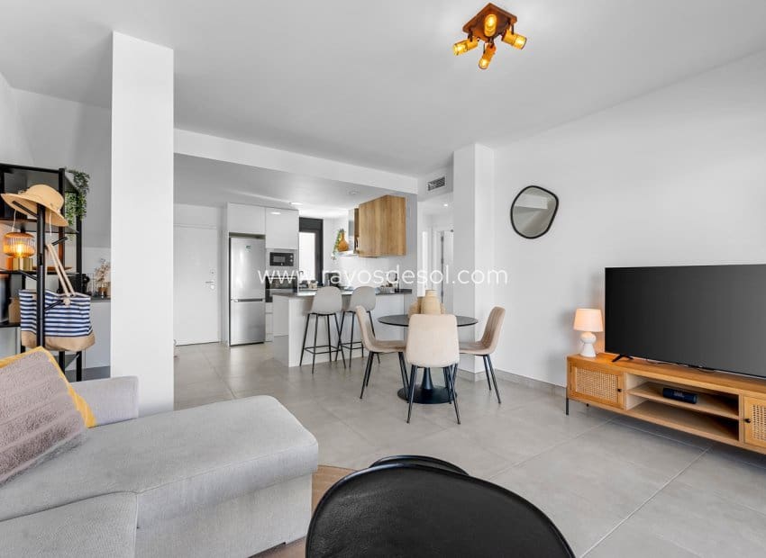 2 slaapkamer Appartement te koop in Villamartin met zwembad - € 279.000 (Ref: 10070212)