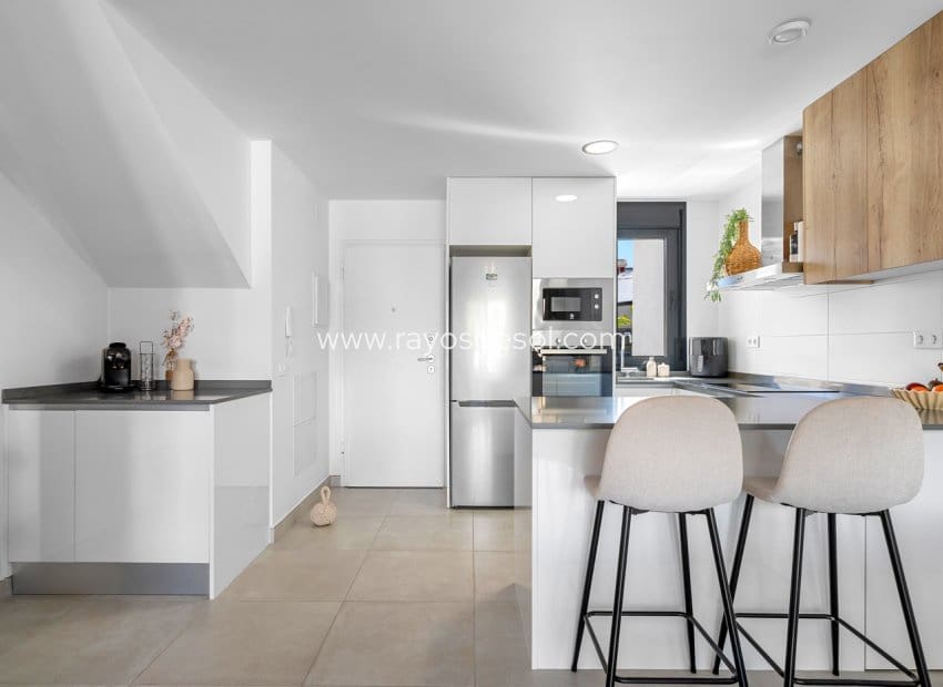 2 slaapkamer Appartement te koop in Villamartin met zwembad - € 279.000 (Ref: 10070212)