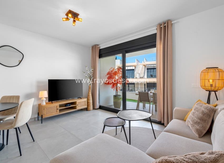 2 slaapkamer Appartement te koop in Villamartin met zwembad - € 279.000 (Ref: 10070212)