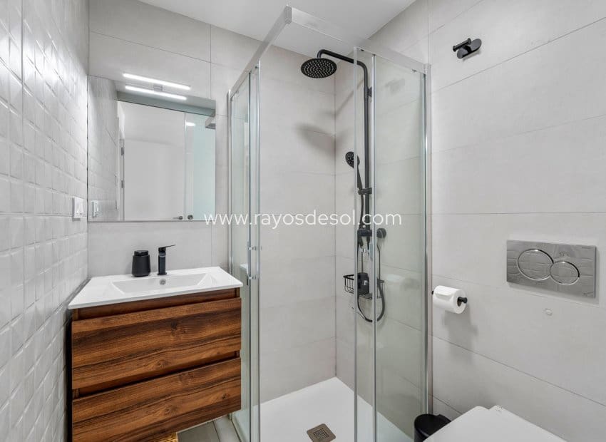 2 slaapkamer Appartement te koop in Villamartin met zwembad - € 279.000 (Ref: 10070212)